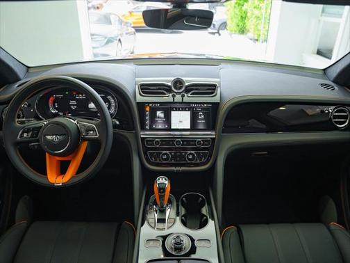 2025 Bentley Bentayga V8