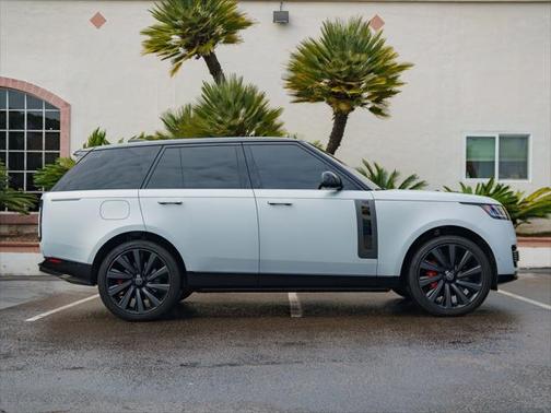 2024 Land Rover Range Rover P615 SV