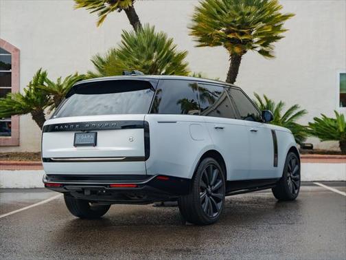 2024 Land Rover Range Rover P615 SV