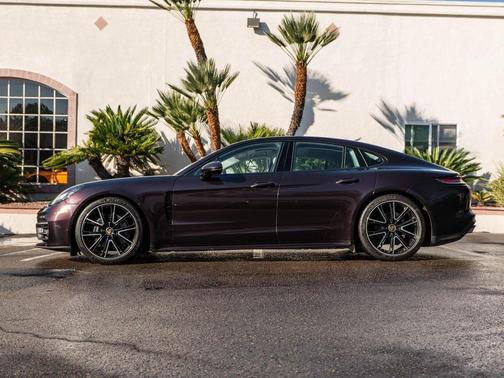 2021 Porsche Panamera 