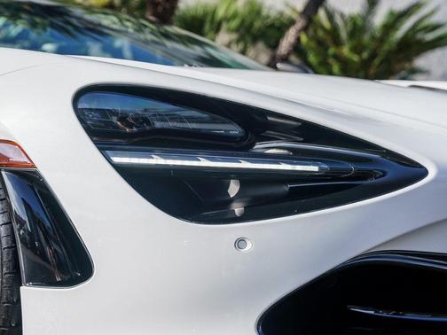 2023 McLaren 720S Base