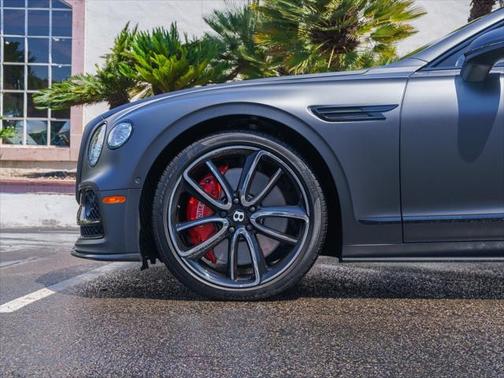2024 Bentley Flying Spur Mulliner V8