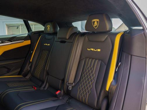 2024 Lamborghini Urus S