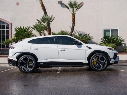 2024 Lamborghini Urus S
