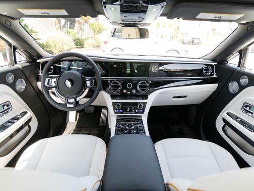 English White 2025 Rolls-Royce Spectre