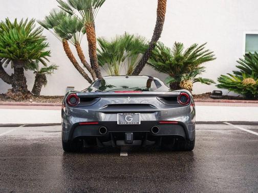 2016 Ferrari 488 GTB 