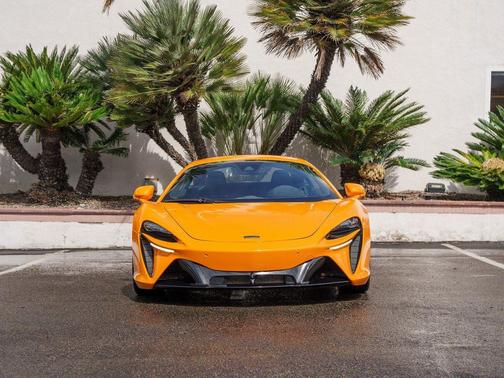 2025 McLaren Artura TechLux