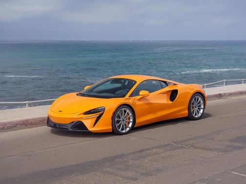 2025 McLaren Artura TechLux