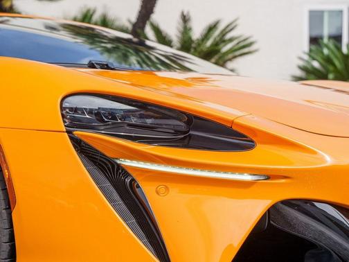 2025 McLaren Artura TechLux