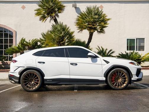 2023 Lamborghini Urus Performante