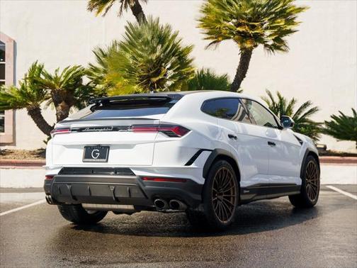 2023 Lamborghini Urus Performante