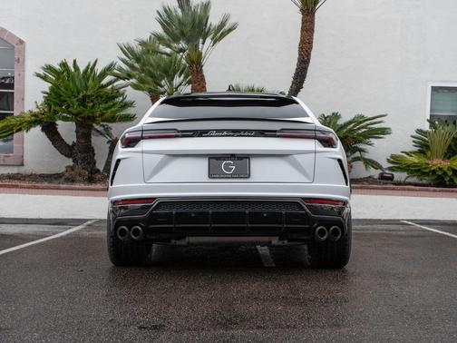 2019 Lamborghini Urus 