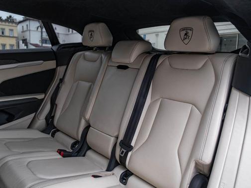 2019 Lamborghini Urus 