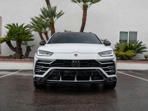 2019 Lamborghini Urus 