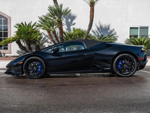 2024 Lamborghini Huracan EVO Spyder