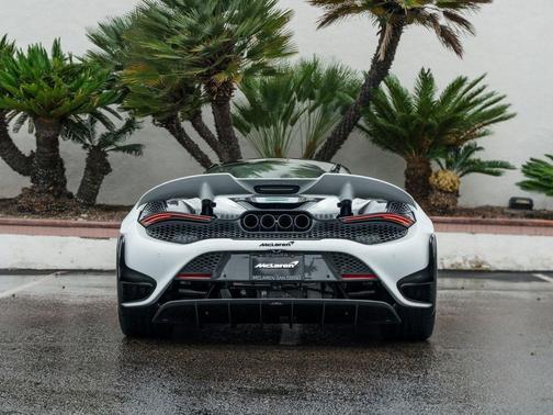 2021 McLaren 765LT Coupe