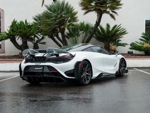 2021 McLaren 765LT Coupe