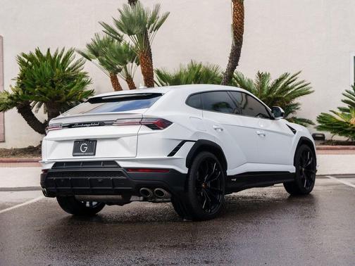 2023 Lamborghini Urus S