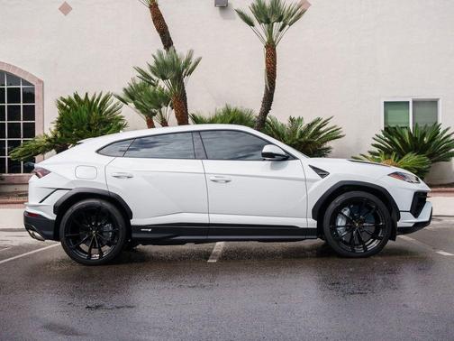 2023 Lamborghini Urus S