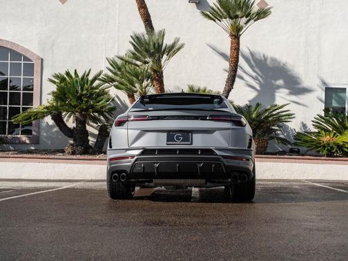 2024 Lamborghini Urus Performante
