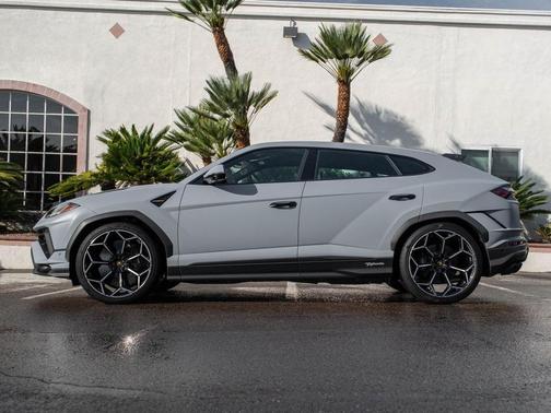 2024 Lamborghini Urus Performante