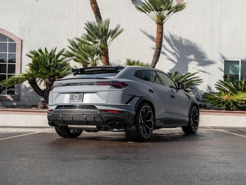 2024 Lamborghini Urus Performante