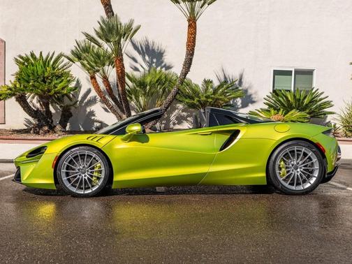 2025 McLaren Artura TechLux