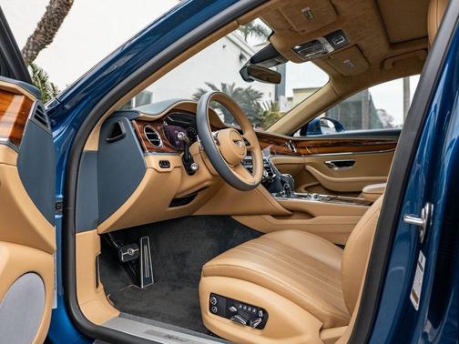 2022 Bentley Flying Spur Hybrid 