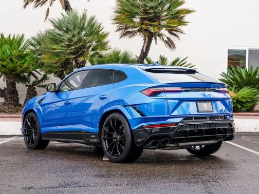 2024 Lamborghini Urus S