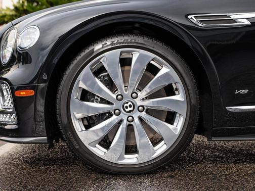 2022 Bentley Flying Spur V8