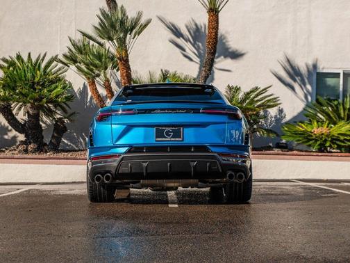 2023 Lamborghini Urus Performante