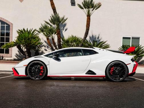 2024 Lamborghini Huracan STO Coupe