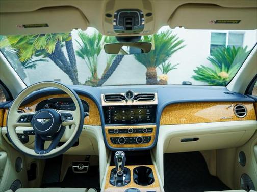 2023 Bentley Bentayga Hybrid