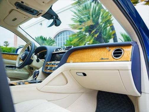 2023 Bentley Bentayga Hybrid