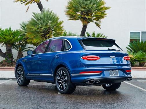 2023 Bentley Bentayga Hybrid