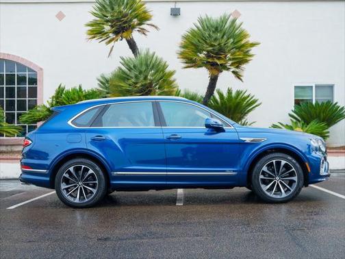 2023 Bentley Bentayga Hybrid