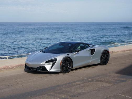 2023 McLaren Artura TechLux