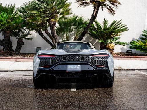 2023 McLaren Artura TechLux