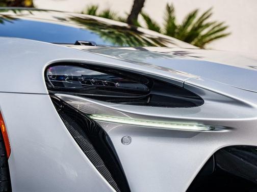 2023 McLaren Artura TechLux