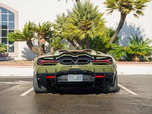 2024 Lamborghini Revuelto