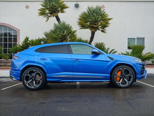 2021 Lamborghini Urus Pearl Capsule