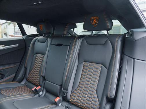 2021 Lamborghini Urus Pearl Capsule