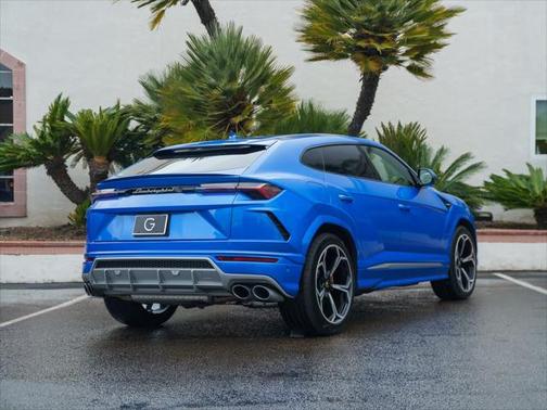 2021 Lamborghini Urus Pearl Capsule