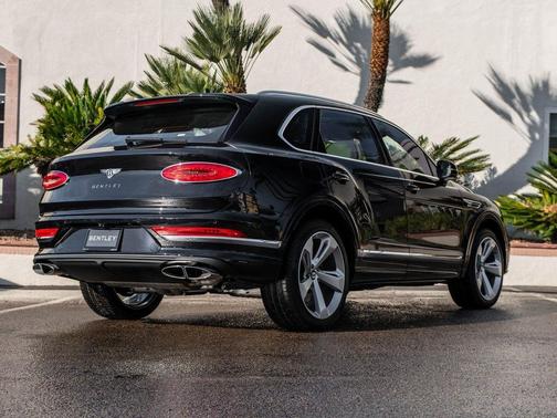 2025 Bentley Bentayga V8