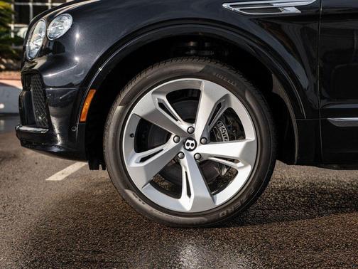 2025 Bentley Bentayga V8