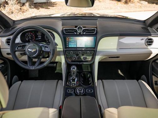 2025 Bentley Bentayga V8