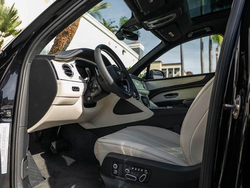 2025 Bentley Bentayga V8