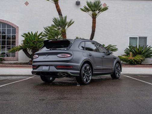 Anthracite 2026 Bentley Bentayga Speed