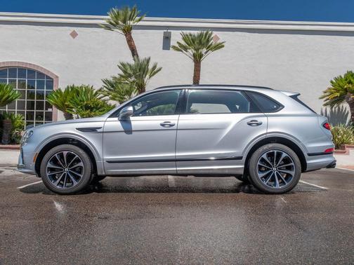 Moonbeam 2023 Bentley Bentayga