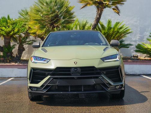 2023 Lamborghini Urus Performante